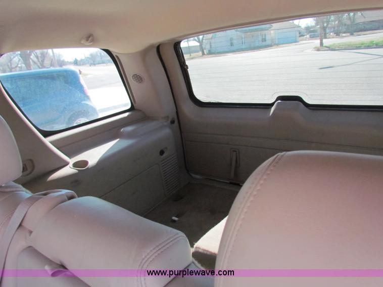 image for item B7200 2006 Chevrolet Tahoe K1500 SUV