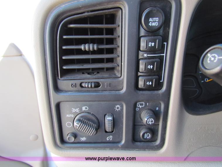 image for item B7200 2006 Chevrolet Tahoe K1500 SUV