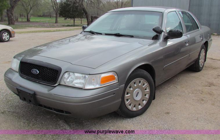 image for item B7204 2004 Ford Crown Victoria Police Interceptor