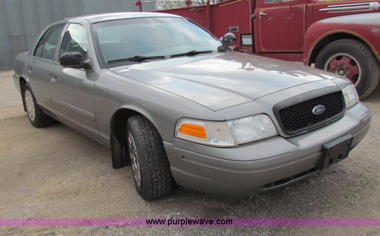 image for item B7204 2004 Ford Crown Victoria Police Interceptor