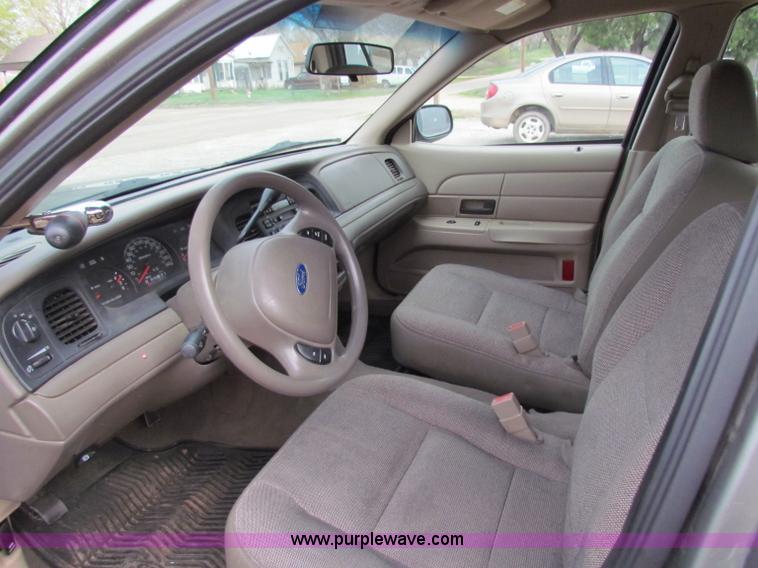 image for item B7204 2004 Ford Crown Victoria Police Interceptor