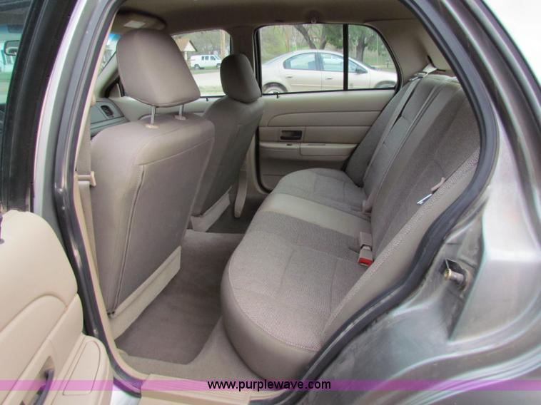 image for item B7204 2004 Ford Crown Victoria Police Interceptor