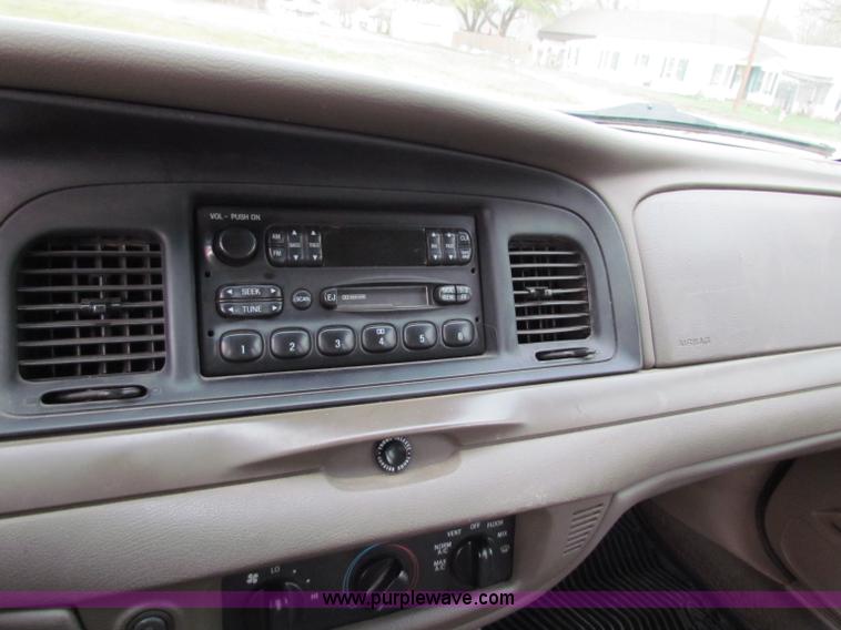 image for item B7204 2004 Ford Crown Victoria Police Interceptor