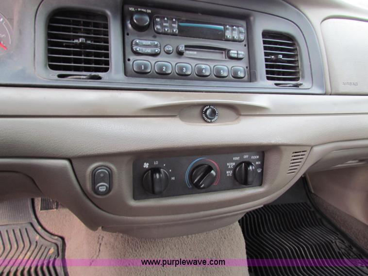 image for item B7204 2004 Ford Crown Victoria Police Interceptor