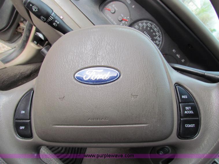 image for item B7204 2004 Ford Crown Victoria Police Interceptor