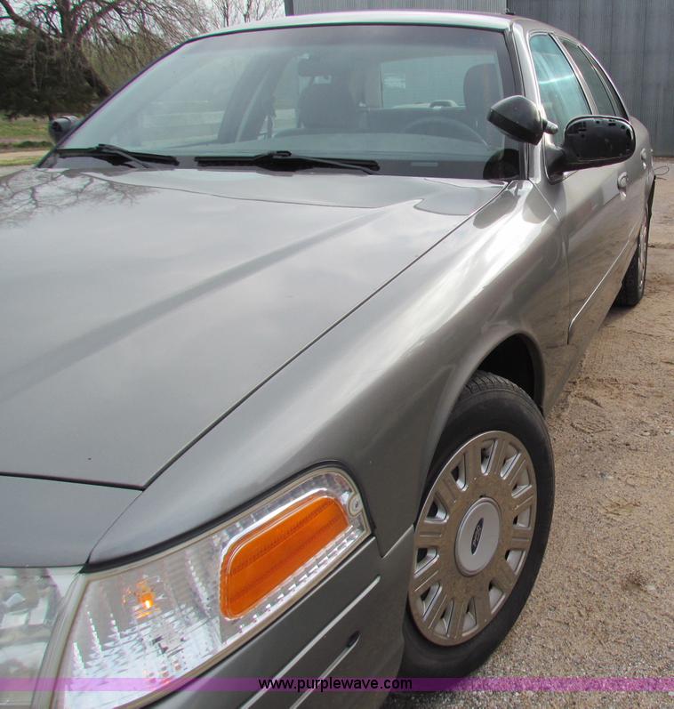 image for item B7204 2004 Ford Crown Victoria Police Interceptor