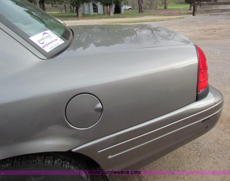 image for item B7204 2004 Ford Crown Victoria Police Interceptor