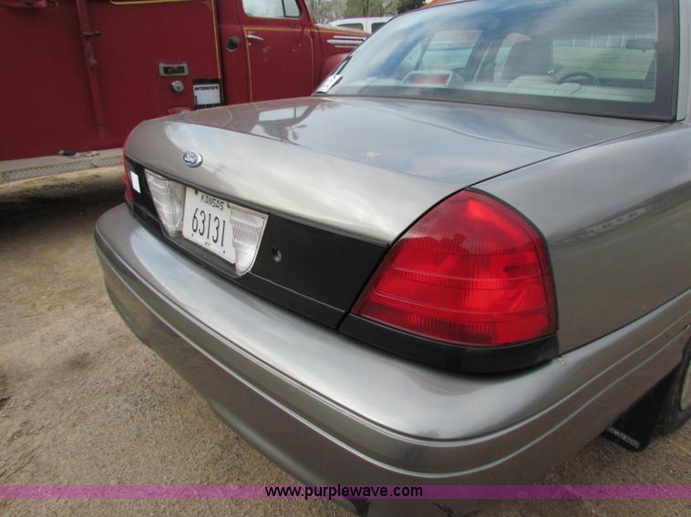 image for item B7204 2004 Ford Crown Victoria Police Interceptor