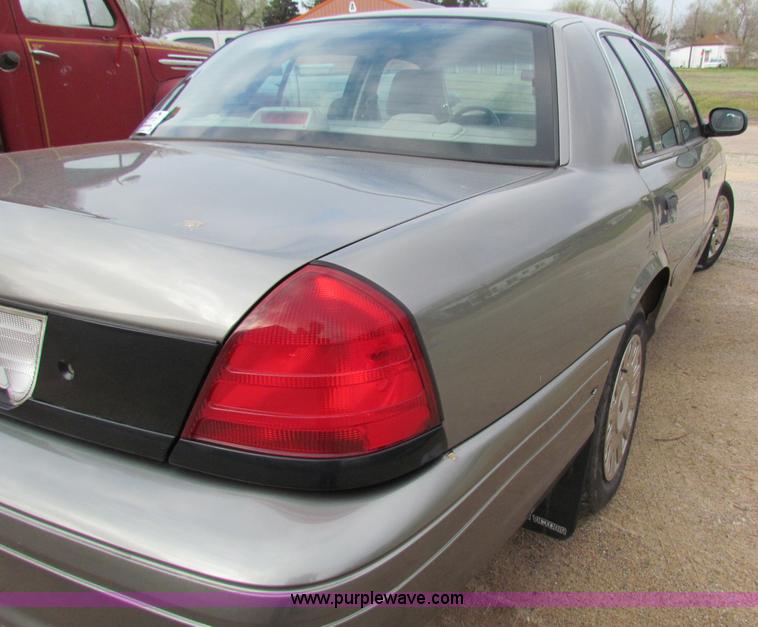 image for item B7204 2004 Ford Crown Victoria Police Interceptor