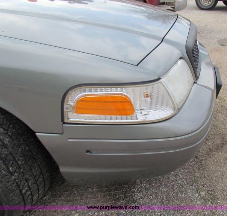 image for item B7204 2004 Ford Crown Victoria Police Interceptor