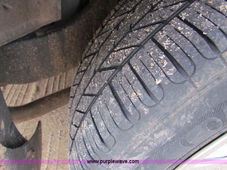 image for item B7204 2004 Ford Crown Victoria Police Interceptor