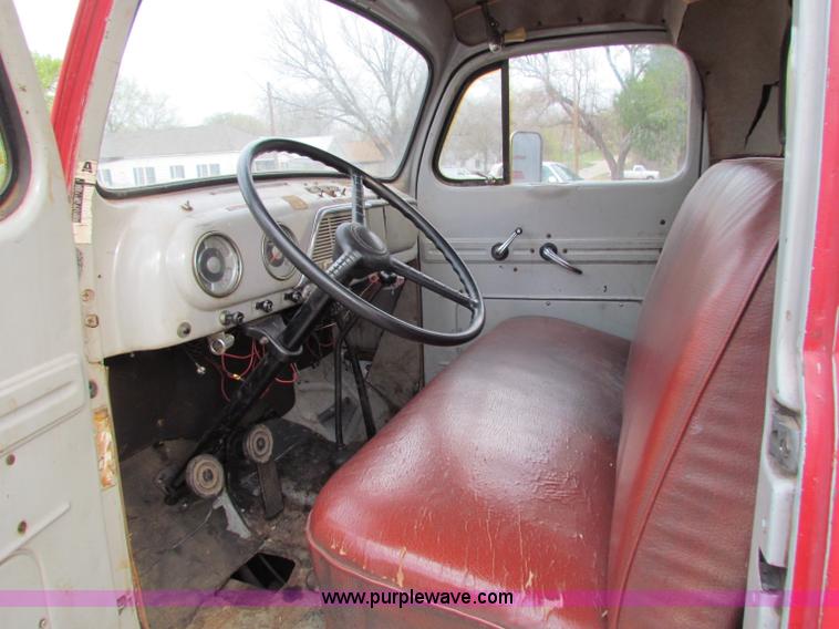 image for item B7205 1952 Ford F-7  Big Job fire truck