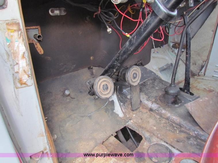 image for item B7205 1952 Ford F-7  Big Job fire truck