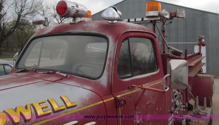 image for item B7205 1952 Ford F-7  Big Job fire truck