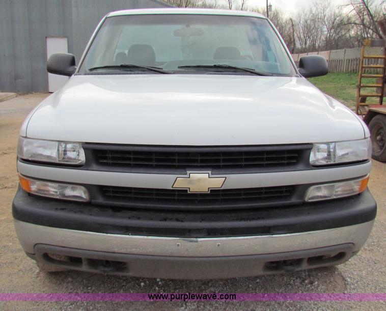 image for item B7206 2002 Chevrolet Silverado 2500