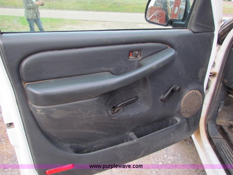 image for item B7206 2002 Chevrolet Silverado 2500