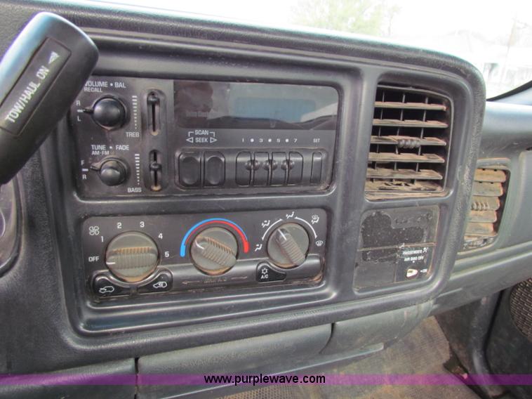 image for item B7206 2002 Chevrolet Silverado 2500