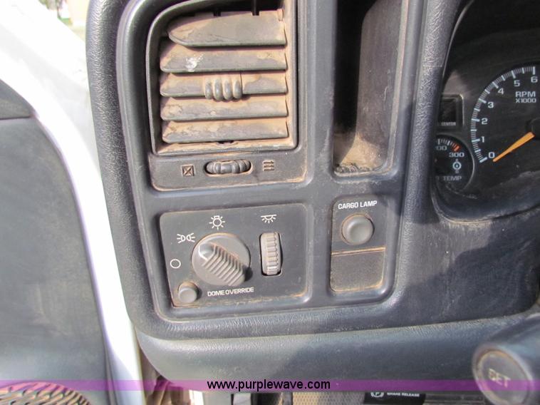 image for item B7206 2002 Chevrolet Silverado 2500