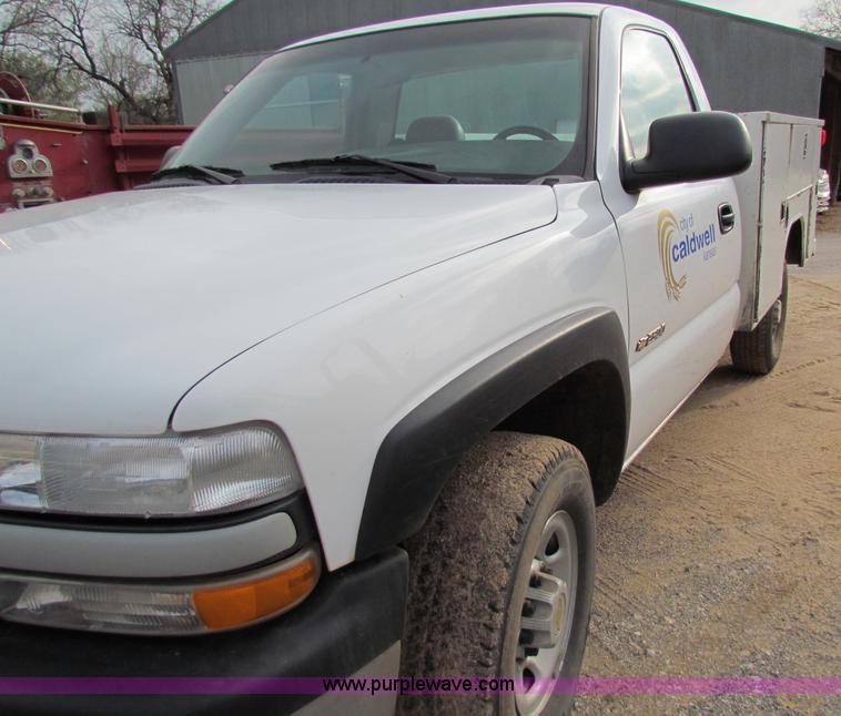 image for item B7206 2002 Chevrolet Silverado 2500