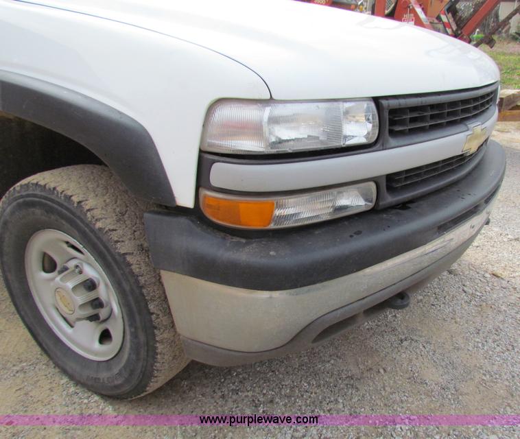 image for item B7206 2002 Chevrolet Silverado 2500