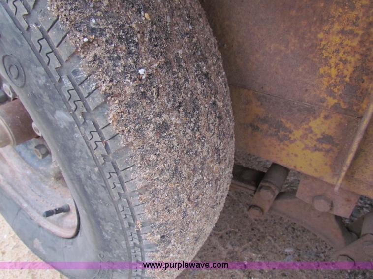 image for item B7207 1995 Ditch Witch 3500D  trencher with trailer