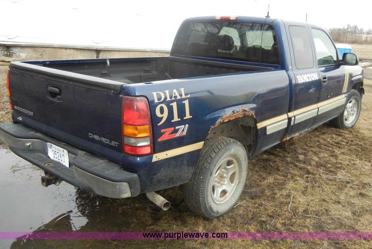 image for item C4010 2000 Chevrolet Silverado K1500 Z71 extended cab pickup truck