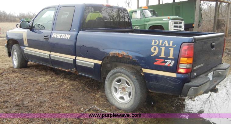 image for item C4010 2000 Chevrolet Silverado K1500 Z71 extended cab pickup truck