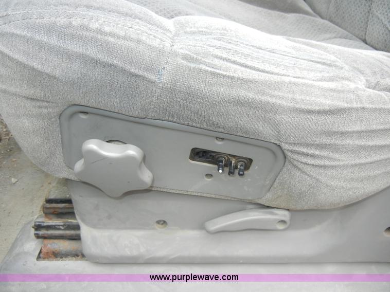 image for item C4010 2000 Chevrolet Silverado K1500 Z71 extended cab pickup truck