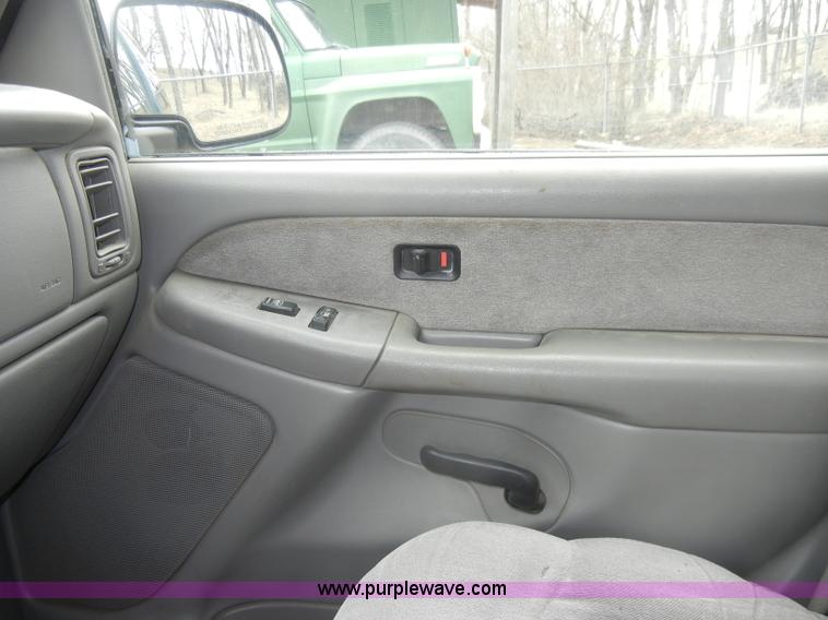 image for item C4010 2000 Chevrolet Silverado K1500 Z71 extended cab pickup truck