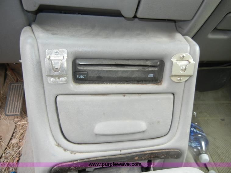 image for item C4010 2000 Chevrolet Silverado K1500 Z71 extended cab pickup truck