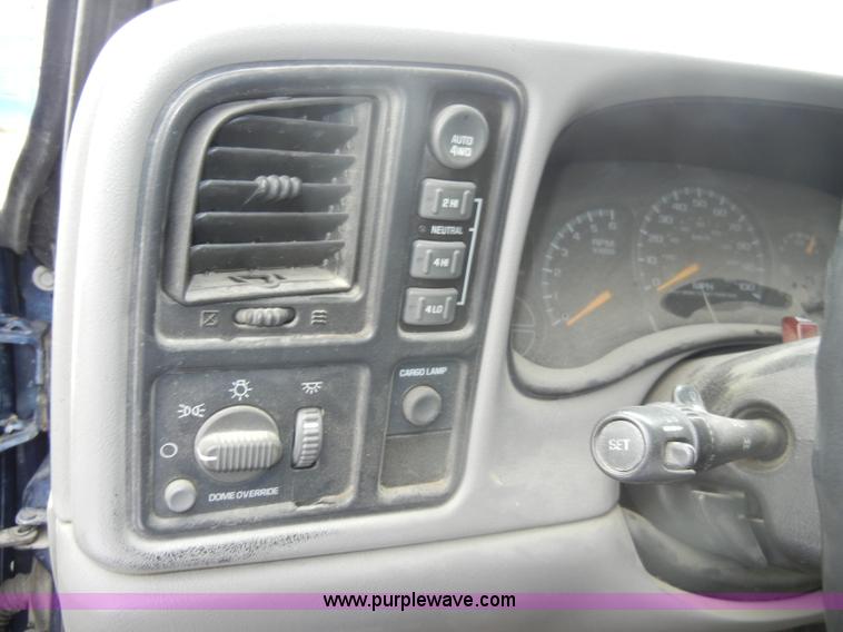 image for item C4010 2000 Chevrolet Silverado K1500 Z71 extended cab pickup truck