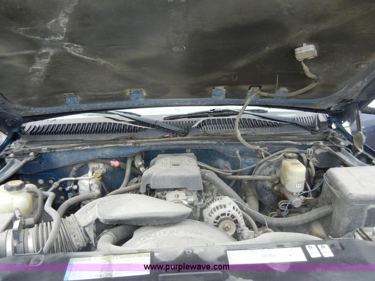 image for item C4010 2000 Chevrolet Silverado K1500 Z71 extended cab pickup truck