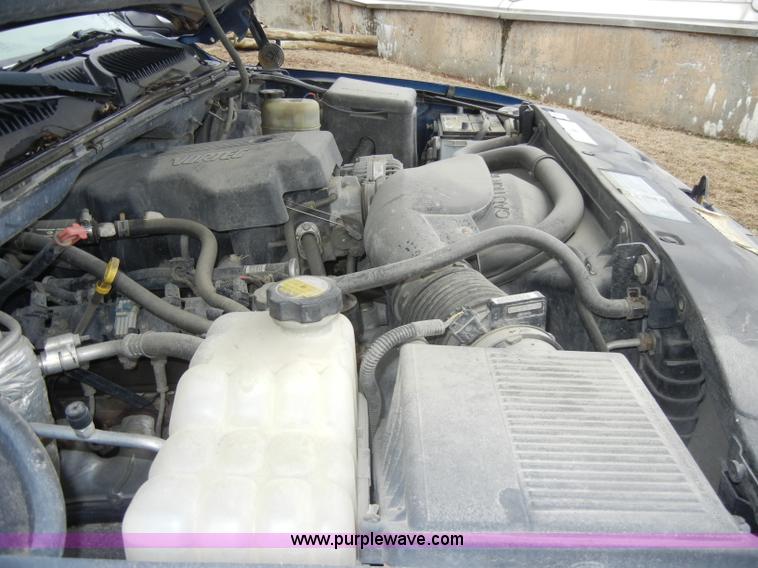 image for item C4010 2000 Chevrolet Silverado K1500 Z71 extended cab pickup truck