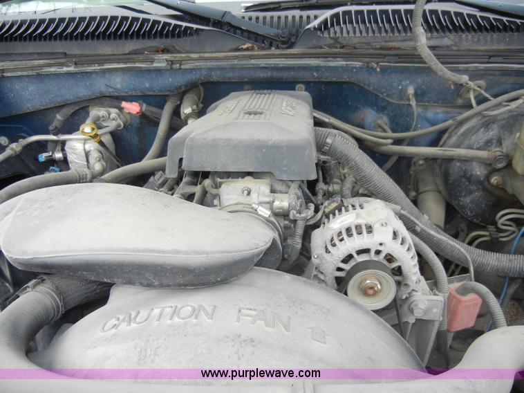 image for item C4010 2000 Chevrolet Silverado K1500 Z71 extended cab pickup truck