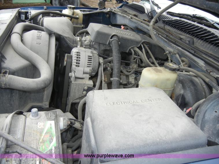 image for item C4010 2000 Chevrolet Silverado K1500 Z71 extended cab pickup truck