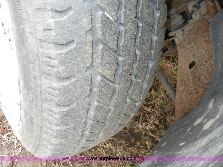 image for item C4010 2000 Chevrolet Silverado K1500 Z71 extended cab pickup truck