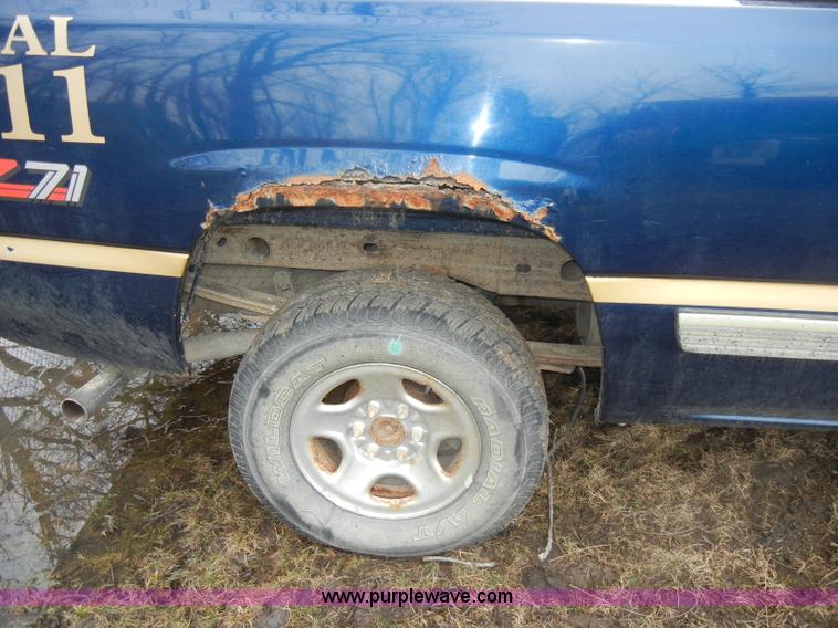 image for item C4010 2000 Chevrolet Silverado K1500 Z71 extended cab pickup truck