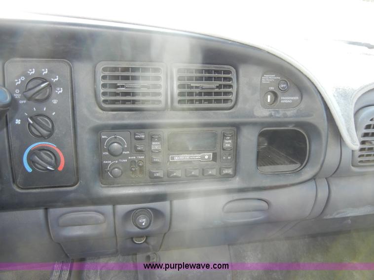 image for item C4071 1999 Dodge Ram 1500 pickup truck