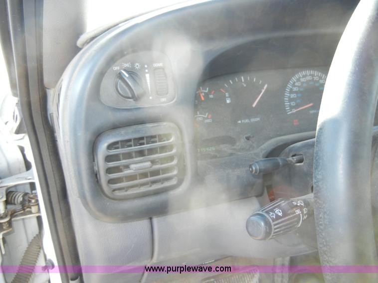 image for item C4071 1999 Dodge Ram 1500 pickup truck