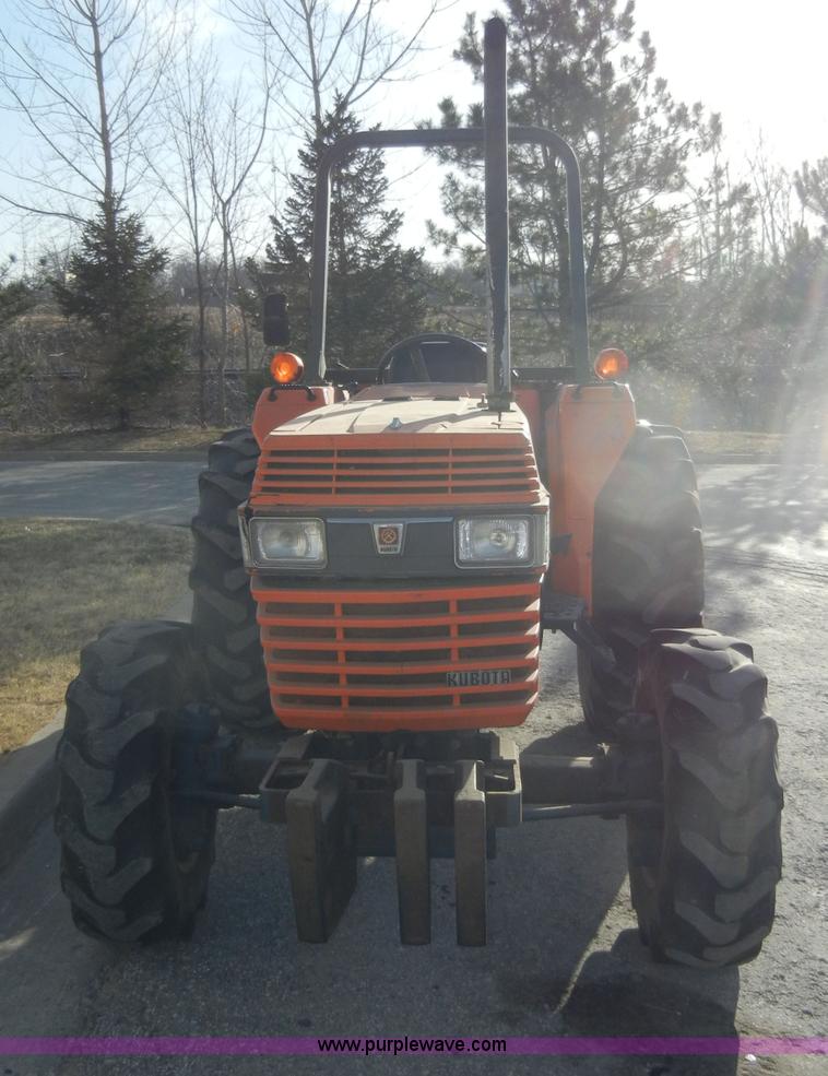 image for item C4090 1986 Kubota L3350 MFWD tractor