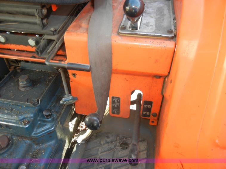 image for item C4090 1986 Kubota L3350 MFWD tractor