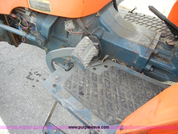 image for item C4090 1986 Kubota L3350 MFWD tractor