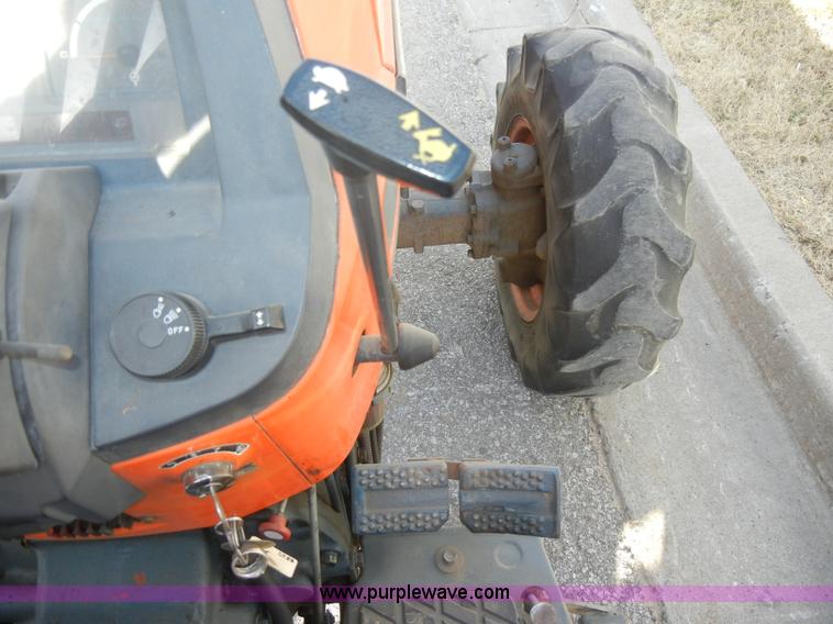 image for item C4090 1986 Kubota L3350 MFWD tractor