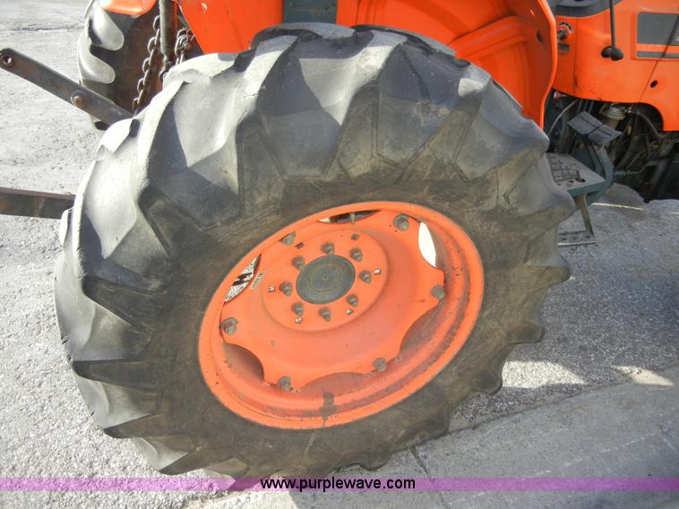 image for item C4090 1986 Kubota L3350 MFWD tractor