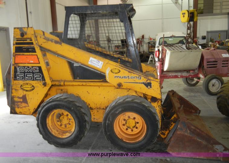 image for item C4096 1986 Mustang OMC552 skid steer