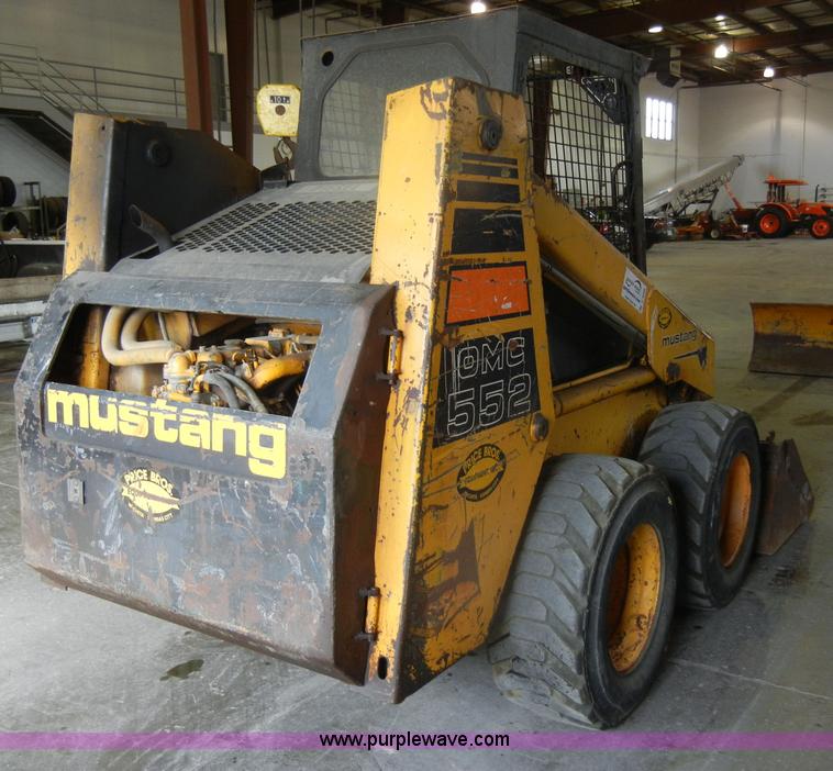 image for item C4096 1986 Mustang OMC552 skid steer