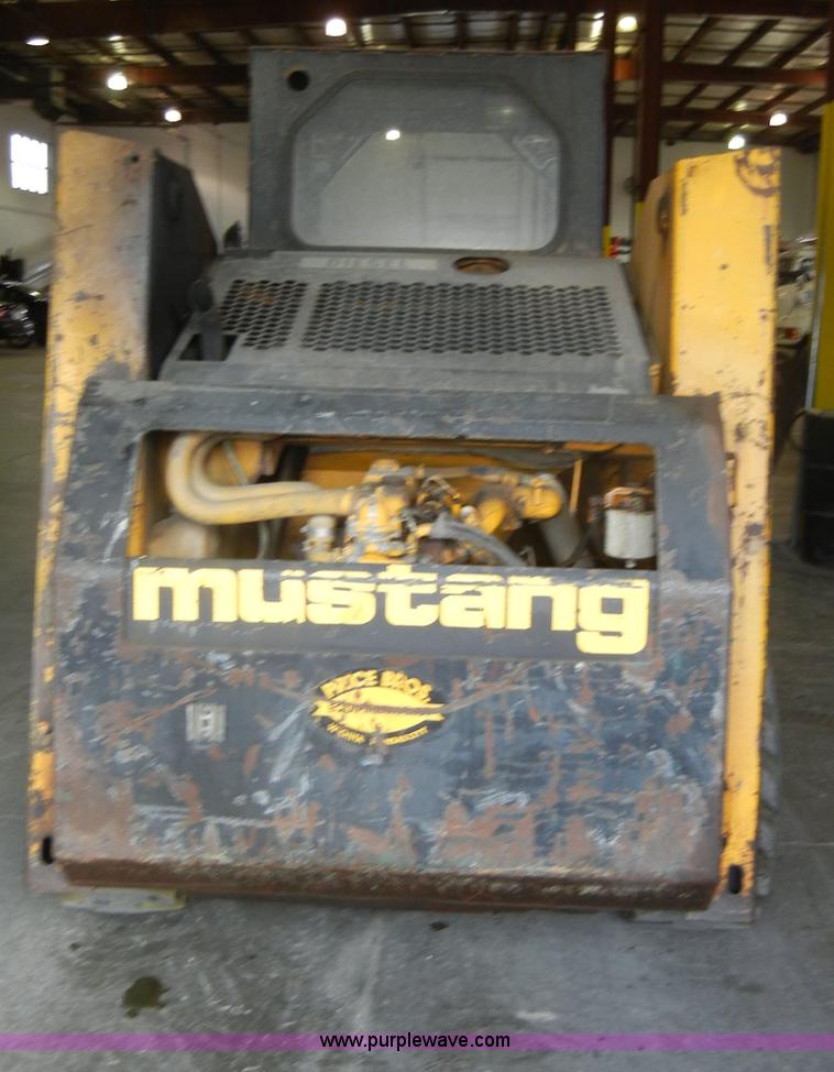 image for item C4096 1986 Mustang OMC552 skid steer