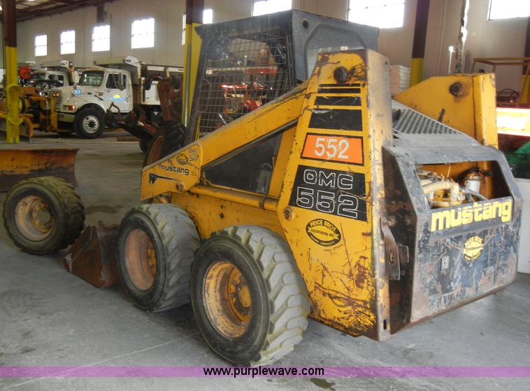 image for item C4096 1986 Mustang OMC552 skid steer