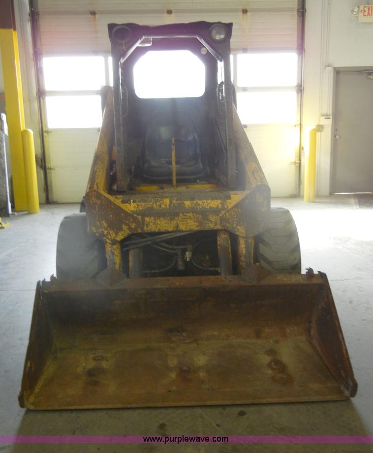 image for item C4096 1986 Mustang OMC552 skid steer