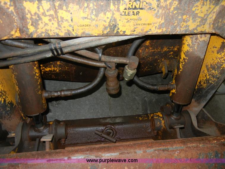 image for item C4096 1986 Mustang OMC552 skid steer